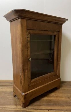 Verriot Or Walnut Display Case 31 Verriot Or Walnut Display Case -Bookcases Sales 92724260 9a6f 4f7e bbc8 f41538f9ec53