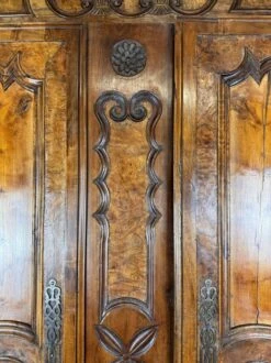 Louis XV Period Wardrobe In Walnut And Elm Bourg En Bresse Region -Bookcases Sales 92844f04 f49d 4606 b120 1566f343eadd