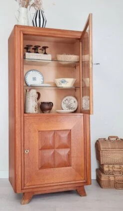 50s Mustache Feet Display Cabinet -Bookcases Sales 952d2da8 23d5 40c8 9d03 e144fcfa0c54