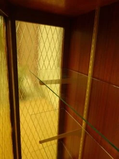 Shallow Louis XV Style Display Case, French Manufacture 1970s 20 Shallow Louis XV Style Display Case, French Manufacture 1970s -Bookcases Sales 96df73b8 014d 4d4a 8c25 b8d53161aec0