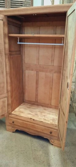Old Wardrobe -Bookcases Sales 975c1ba6 950c 40ce 947c 13eeafac3fd6
