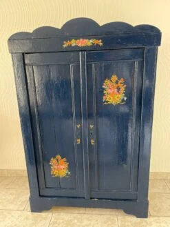 Old Parisian Wardrobe Painted In Midnight Blue -Bookcases Sales 9d725358 2fc0 4391 b71d afb8d92081ee