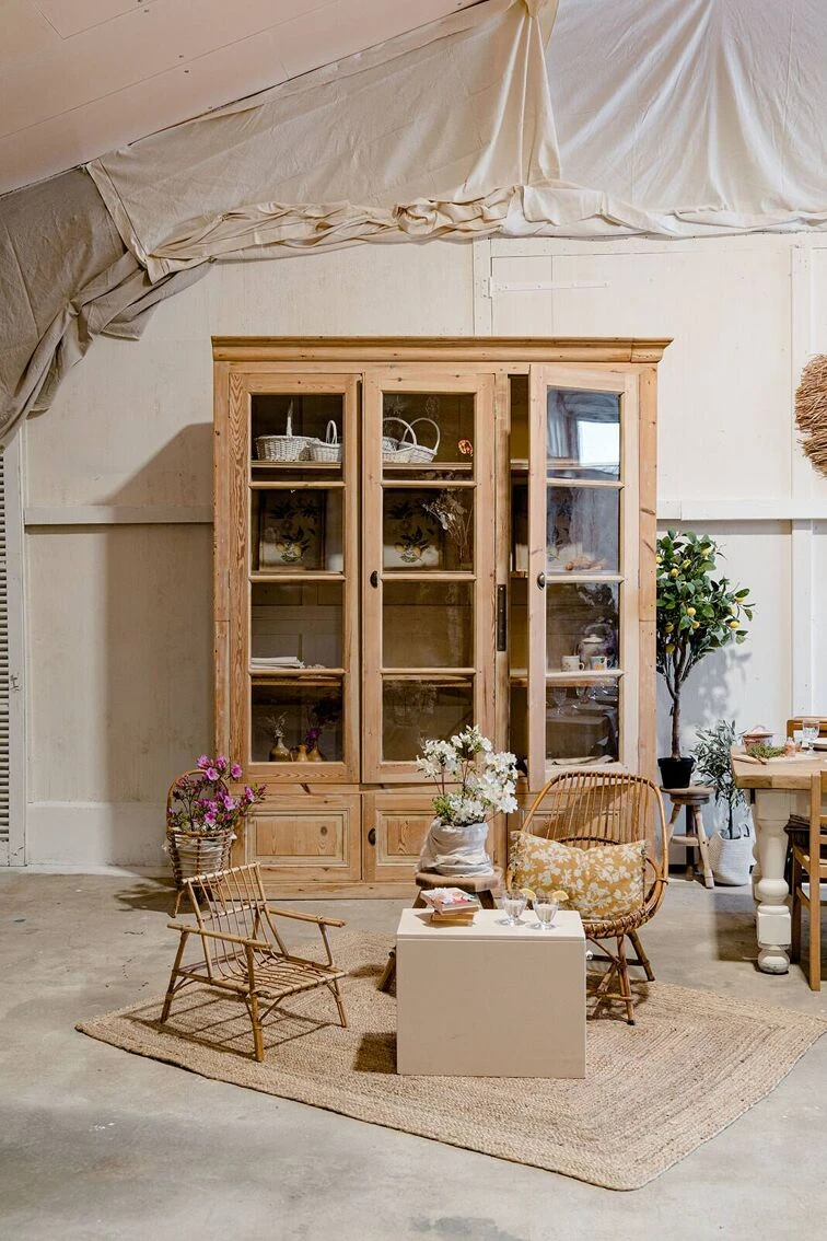 Vintage Wooden Workshop Display Case “Catherine” 4 Vintage Wooden Workshop Display Case “Catherine” - Image 4