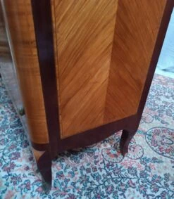 Louis XV Wardrobe In Walnut Veneer -Bookcases Sales a0eb2377 03fb 4835 ab5b d0ba1b6d5ed7