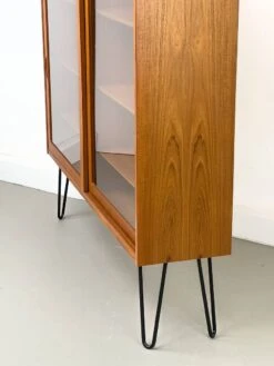 Meuble Danois En Teck Avec Portes En Verre Par Carlo Jensen Pour Hundevad & Co, 1960s -Bookcases Sales a761e997 9147 4154 88b5 dc8ce1f8ee10