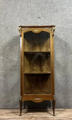 Magnificent Three-sided Louis XV Style Display Case In Mahogany And Gilded Bronzes