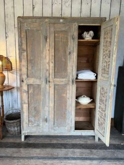 Old Wooden Workshop Locker Room -Bookcases Sales aa826a05 800e 40f9 ba69 cb8ec05678f9