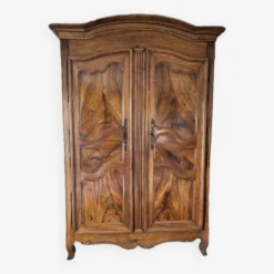 Large Louis Xv 2-door Wardrobe In Blond Walnut From The 19th Century -Bookcases Sales aaac0102 d4fc 47c0 a397 6e982b238521