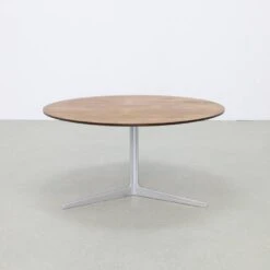Round Coffee Table By Arne Jacobsen For Fritz Hansen, 1960s -Bookcases Sales ae64f72e 6314 45e6 bc5b d31e6b82d90b