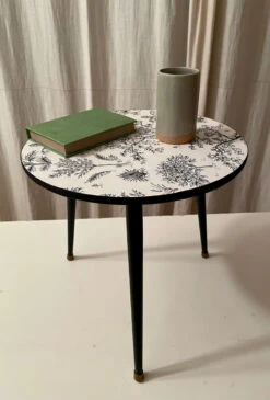 Small Tripod Pedestal Table -Bookcases Sales ae7661e2 044c 422e b4bb 4171eb612884