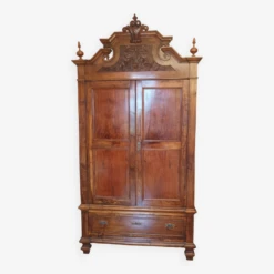 Piedmontese Walnut Wardrobe -Bookcases Sales b09347a3 b8fc 4a34 bd1d 614a66e36d55