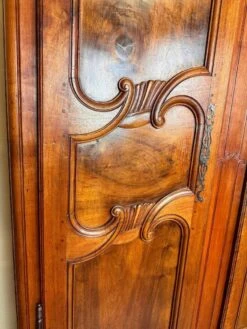 Charolaise Cabinet Louis XV Period Called "napkin Folds" Solid Walnut -Bookcases Sales b1164608 0f14 4093 bcbb 996bd0e33e0a