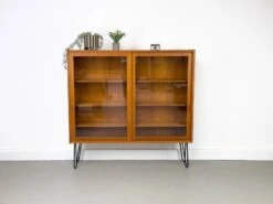 Meuble Danois En Teck Avec Portes En Verre Par Carlo Jensen Pour Hundevad & Co, 1960s -Bookcases Sales b477b042 0299 4feb aa7e a8d55c0698f1