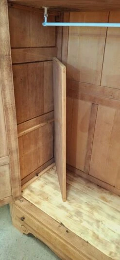 Old Wardrobe -Bookcases Sales b56ae99c c1e7 4aa7 8d61 e877e72cd01c