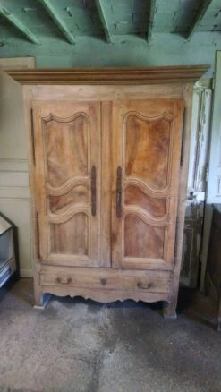 Old Bressane Wardrobe In Walnut And Beech -Bookcases Sales b56e3e6c 8a09 4269 a63f df7d25b46251