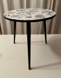 Small Tripod Pedestal Table -Bookcases Sales b9b238ed ef18 412a a6a1 59553bc067f8