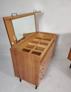 Vintage Dressers, 1970s -Bookcases Sales c452d459 0bd3 4364 8ec0 9d4e6358c221