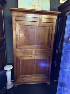 Man Standing -Bookcases Sales c74a7695 8216 45f0 a710 5634bc242b44