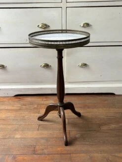 XVI Style Marble Pedestal Table -Bookcases Sales c7e9740e 76c8 4f77 8ef2 cce0219decd6