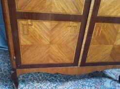 Louis XV Wardrobe In Walnut Veneer -Bookcases Sales cb148d44 9b6b 4cf4 98cf 405d5cf2c0d8