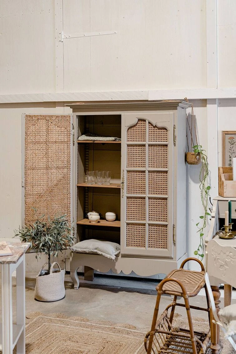 2-door Display Case Wood & Canework 18 2-door Display Case Wood & Canework - Image 18