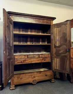 Louis XV - Louis XVI Transition Period Wardrobe In Walnut Circa 1780 -Bookcases Sales ce12449f 1a4e 4fda 9dca 5ce5eb5f568f