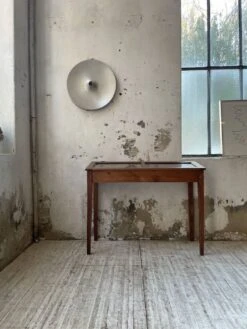 1950s Display Side Table -Bookcases Sales d3160ae2 a60d 4184 a7b8 d5fb169e0302