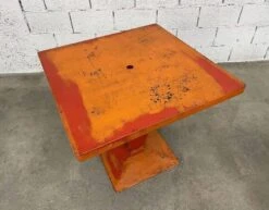 Pair Of Tolix Kub Model Tables From The 1950s -Bookcases Sales d43f186c aa38 4642 971d ce50c627f4b2