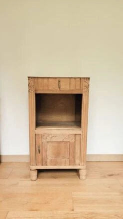 Art Deco Bedside Table / Occasional Piece Of Furniture -Bookcases Sales d4c21f38 04b1 4740 9019 f25707925084