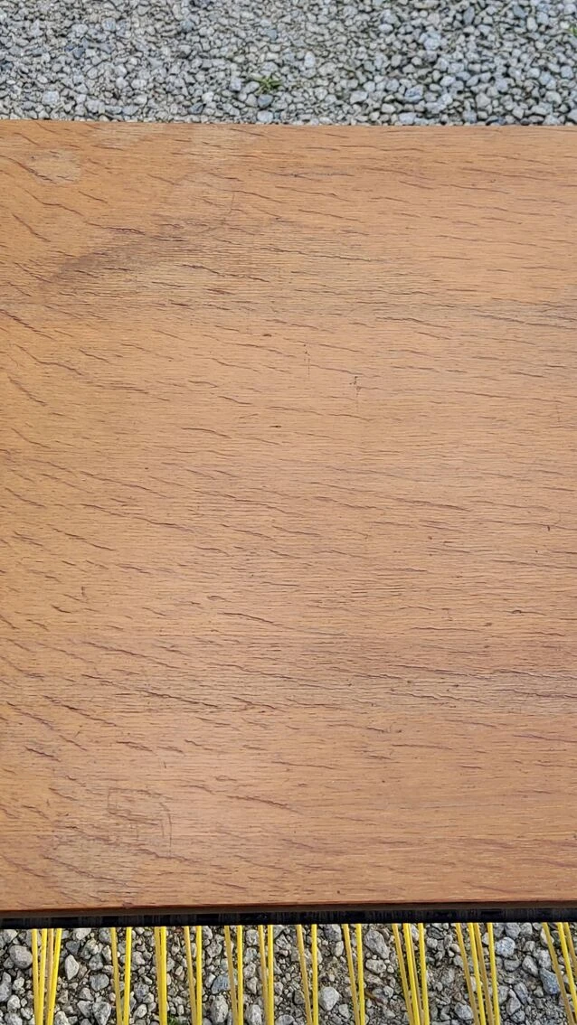 Vintage Side Table In Golden Blond Oak, Black Metal Base And Red And Yellow Scoubidous 7 Vintage Side Table In Golden Blond Oak, Black Metal Base And Red And Yellow Scoubidous - Image 7