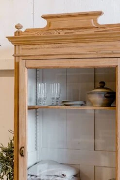 Linen Shelf/ Oak Display Case 31 Linen Shelf/ Oak Display Case -Bookcases Sales d8242657 d3fc 4f44 b587 94c63ae7b5e5