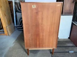 High Cabinet With 2 Doors In Teak And Vintage Veneer From The 60s -Bookcases Sales d92d4636 826b 4b0c b240 77d64443843b