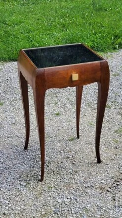 Vintage Side Table From The 30s/50s In Beech And Mirror Top -Bookcases Sales d9481042 3b3e 45ac 80b5 df67cdb8ebaf