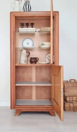 50s Mustache Feet Display Cabinet -Bookcases Sales db0f6da0 11d6 4ec2 bcde 26f8950a443d