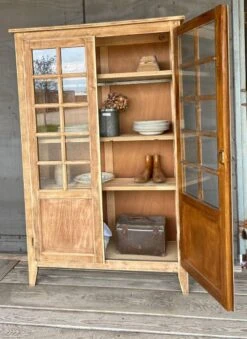 Old Window -Bookcases Sales dc067004 8c80 4d04 8376 4018c2af7c6b