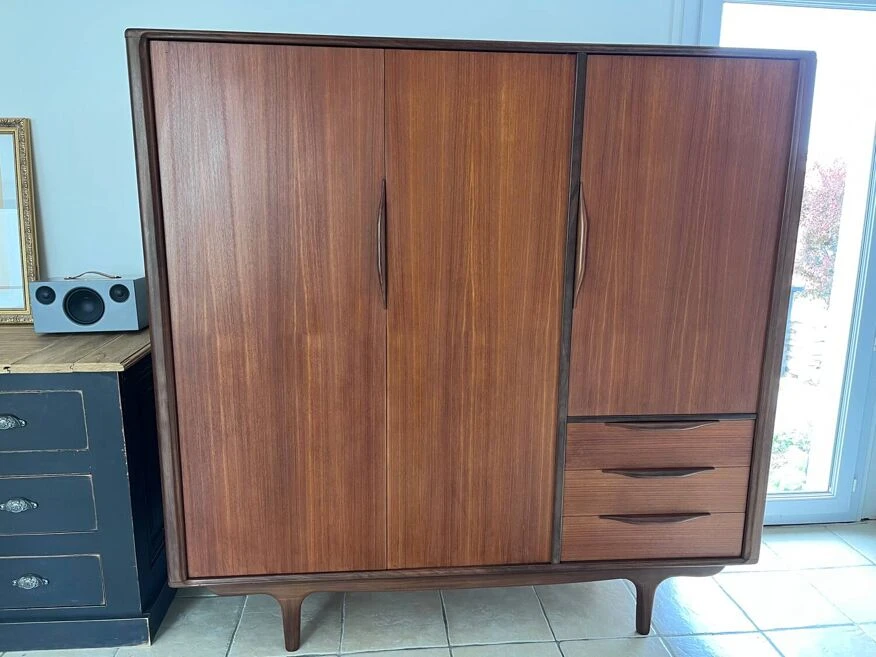 Teak Dressing Room 2 Teak Dressing Room - Image 2