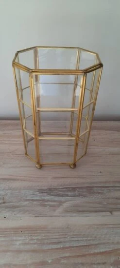 Glass And Brass Display Case -Bookcases Sales e11231bc 830f 4f31 a6dd 2673c905ca32