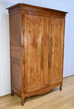 Val De Loire Cabinet In Cherry Wood, Louis XV Style – Mid-19th Century -Bookcases Sales e4e47c7d 3842 4c0f 8227 9a59610dfb98