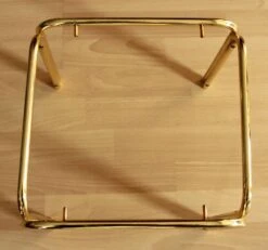 Small Brass And Glass Side Table, Ideal As A Plant Stand, Vintage From The 70s -Bookcases Sales e595547d 8bba 4ba4 a78b 9be6faf18dde