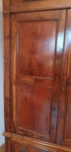 Piedmontese Walnut Wardrobe -Bookcases Sales ebc8b1fc a233 4e6d 9963 79daff5a2f78