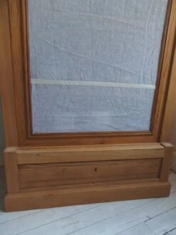 Linen Rack, Wardrobe, Dresser From 1905 In Pitch Pine With 3 Adjustable Shelves, 1 Door, 1 Drawer. -Bookcases Sales ef59d7d8 76c4 4974 8f6b 0e40586b0e64