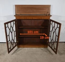 Small English Mahogany Showcase, Georgian Style – Late 19th Century -Bookcases Sales f305dbc0 b1f4 444f b7d2 e662e22d3159
