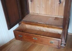 Piedmontese Walnut Wardrobe -Bookcases Sales f5d2fa09 cb67 4c1d 8ae2 a4328123b51b