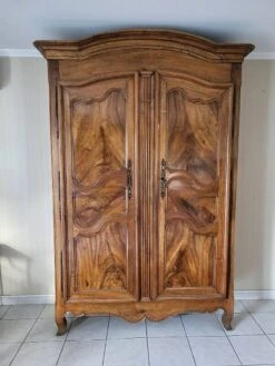 Large Louis Xv 2-door Wardrobe In Blond Walnut From The 19th Century