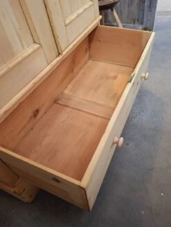 Pine Cabinet -Bookcases Sales fb612db6 df45 49ab bdf0 952ac567b15c