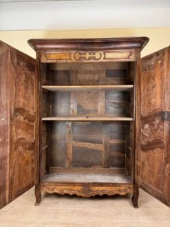 Louis XV Period Wardrobe In Walnut And Elm Bourg En Bresse Region -Bookcases Sales fcaf1bae b559 4301 b3a6 5b8783eee197