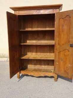 Light Wooden Cupboard, Very Old 35 Light Wooden Cupboard, Very Old -Bookcases Sales fd137067 b320 41a7 88ca 7f6ec8619fdc