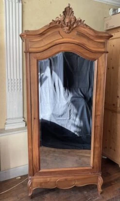 Antique Louis XV Style Mirror Cabinet In Solid Walnut -Bookcases Sales fdfcce3a 9ea7 4ce6 8d1d 68e133a47350